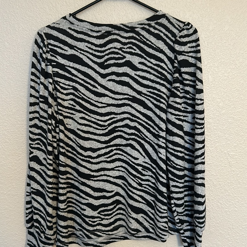 Women’s brand new zebra long sleeve top size large - Picture 4 of 5